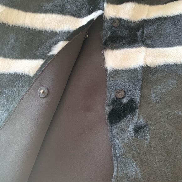 🌸New with tags Chico’s BLACK LABELSTRIPEDFUR VEST - Picture 5 of 6